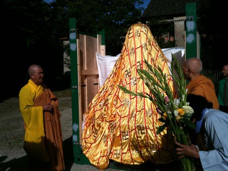 Mot vai hinh anh Cung Nghinh Phat Ngoc thang 10 nam 2011